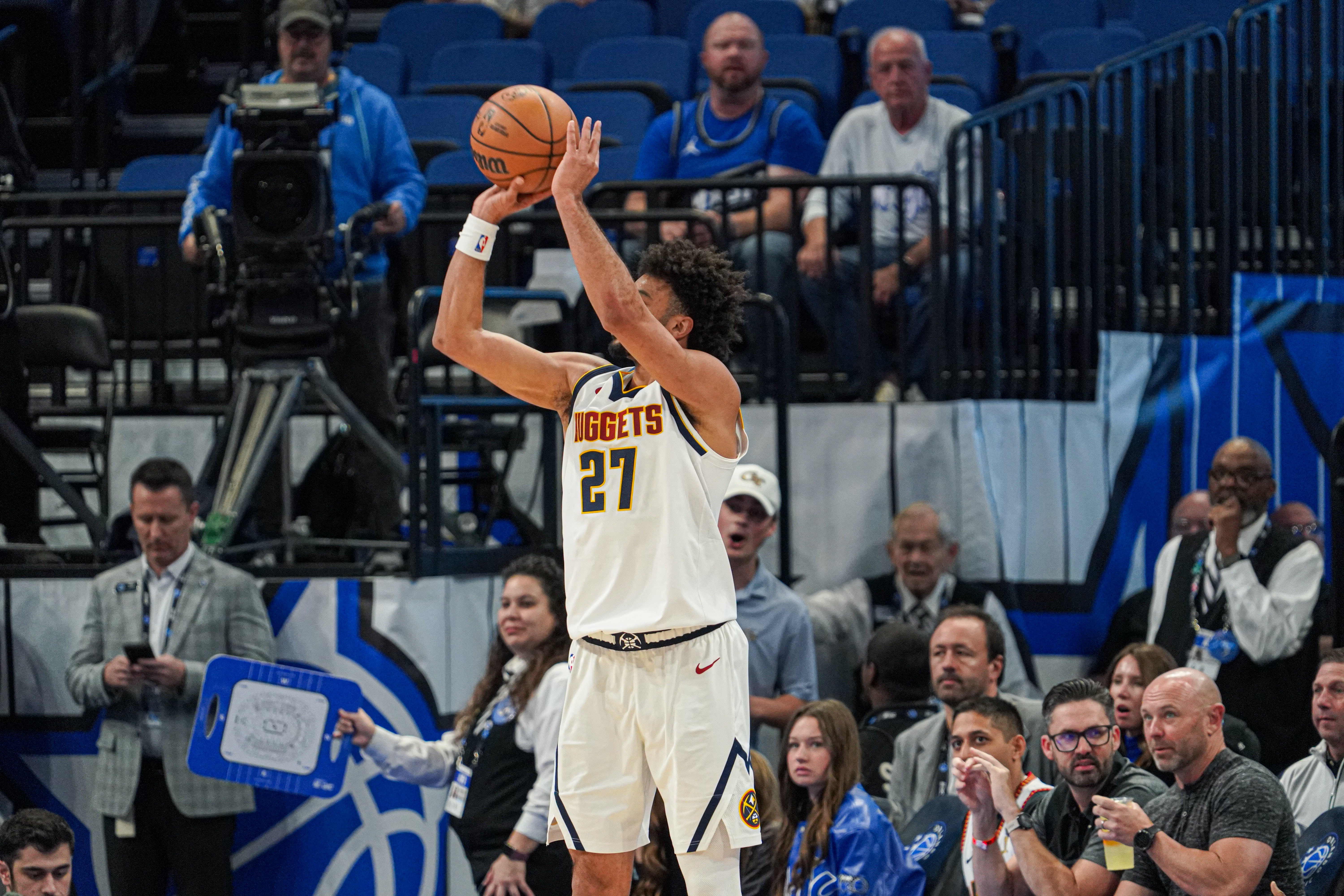 太强了！贾马尔·穆雷8记三分轰下45分8助 下半场独得28分