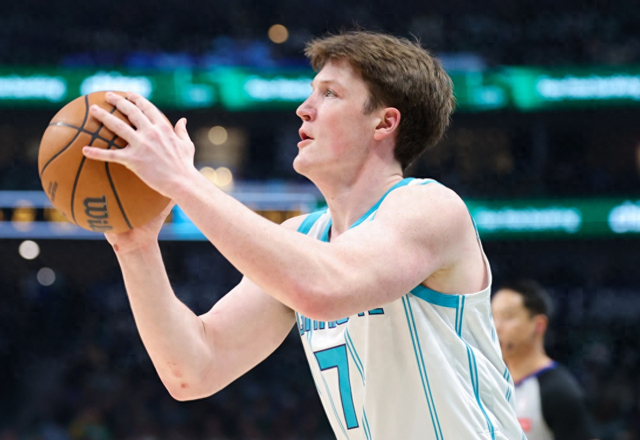 kaiyun-236个三分！20岁菜鸟打成联盟第一，黄蜂重建成功，他冲历史纪录|克尼佩尔|圣安东尼奥马刺队|夏洛特黄蜂队|NBA常规赛|文班亚马_新浪体育_新浪新闻